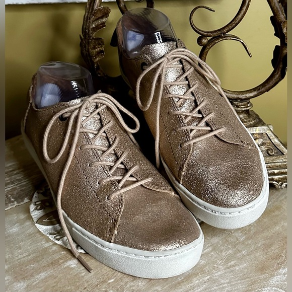 EUC Tom’s “Lenox” Metallic Leather Lace-up Sneaker in Rose Gold. Size 8.5 - Picture 1 of 11